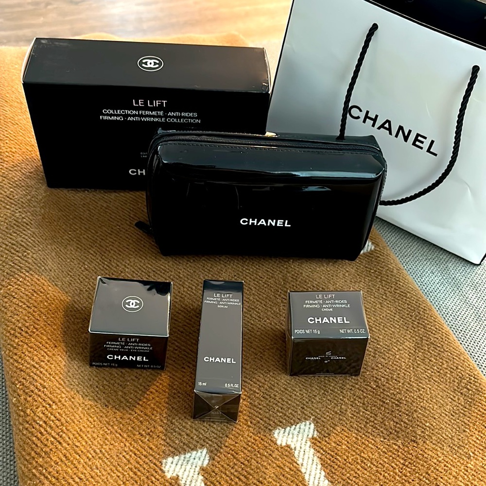CHANEL Limited Edition Beauty Le Lift Anti-Aging Gift Set